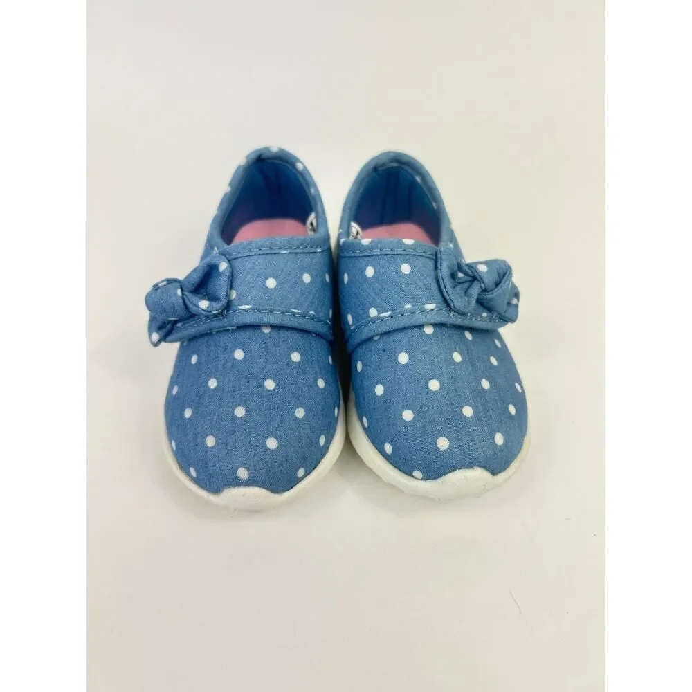 Carter's Blue With White Dots And‎ A Bow Shoes Size 6